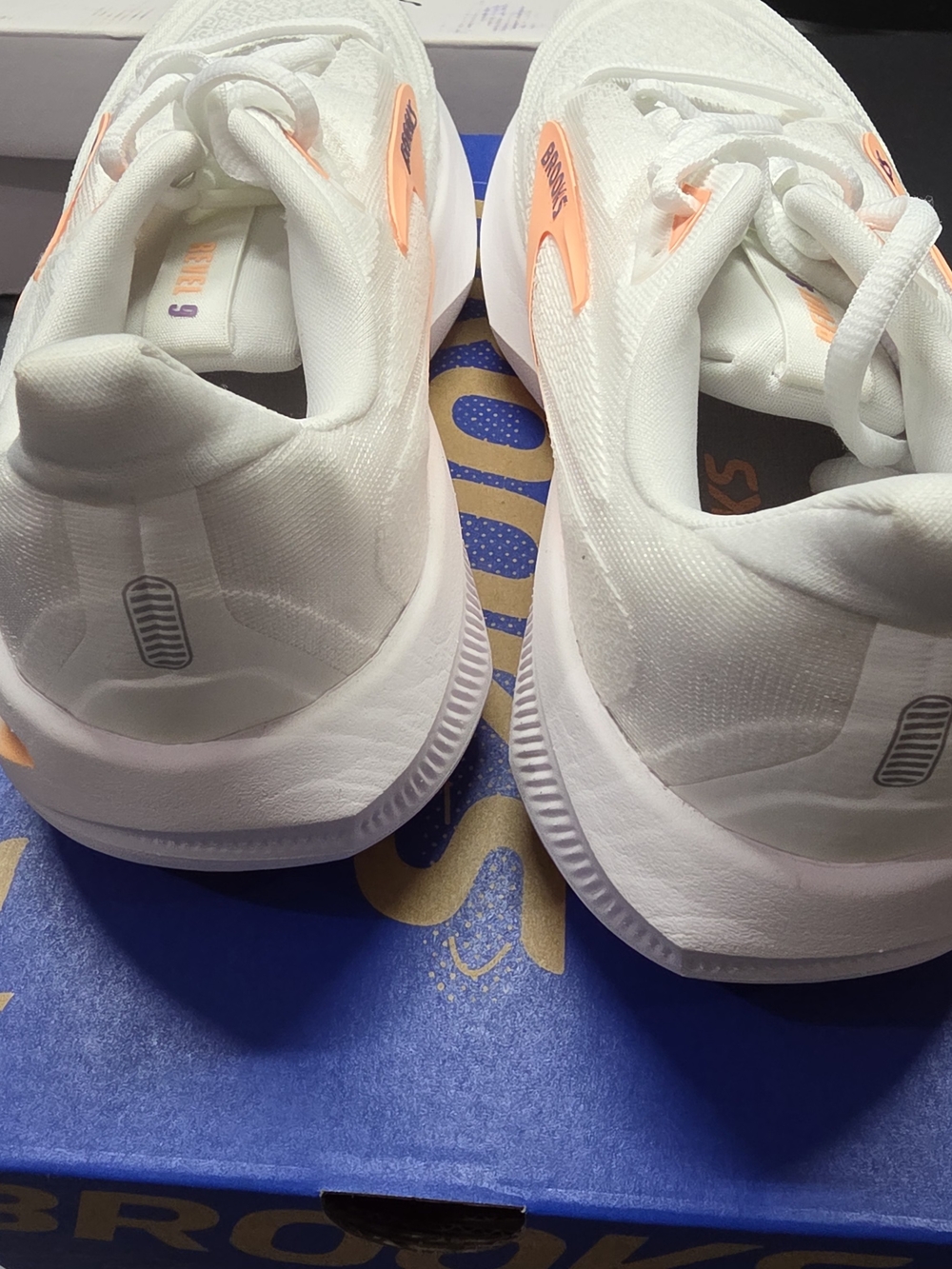 Size 8W -Brooks Women's Revel 9 - Picture 3 of 8